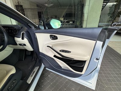 2022 Aston Martin DBX — миниатюра 26