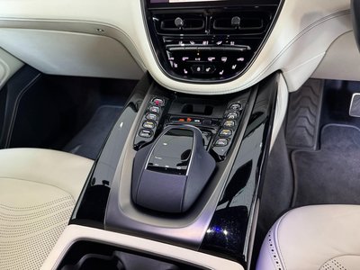 2022 Aston Martin DBX — миниатюра 38