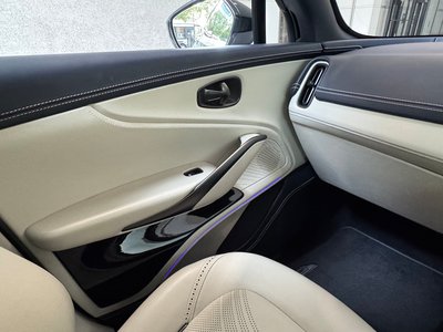 2022 Aston Martin DBX — миниатюра 43