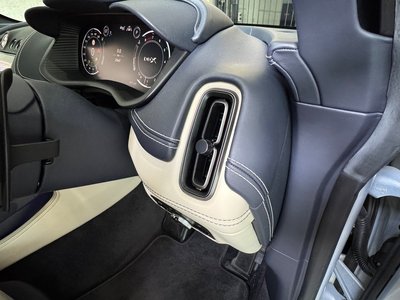 2022 Aston Martin DBX — миниатюра 31