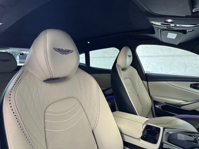 2022 Aston Martin DBX — миниатюра 29