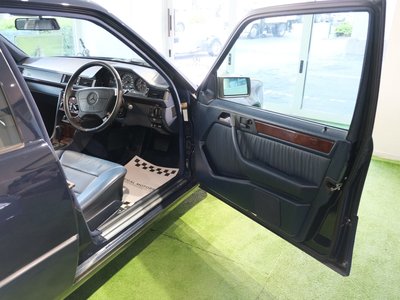 صورة 10 لـ 1993 Mercedes-BENZ E-CLASS