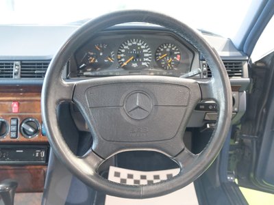 صورة 22 لـ 1993 Mercedes-BENZ E-CLASS
