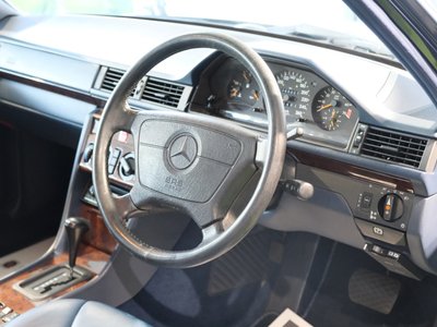 صورة 23 لـ 1993 Mercedes-BENZ E-CLASS