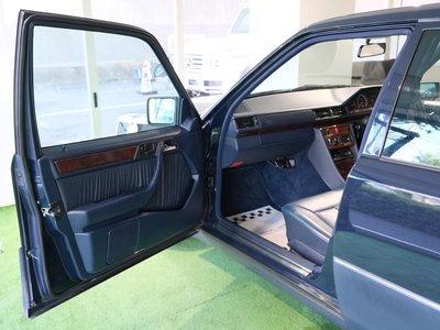صورة 19 لـ 1993 Mercedes-BENZ E-CLASS