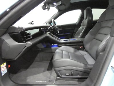 صورة 7 لـ 2021 Porsche TAYCAN