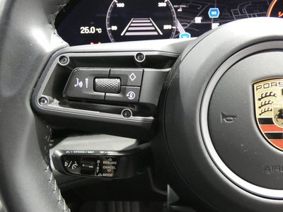 صورة 22 لـ 2021 Porsche TAYCAN