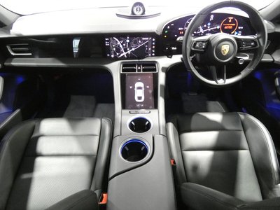 صورة 3 لـ 2021 Porsche TAYCAN