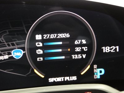 صورة 32 لـ 2021 Porsche TAYCAN