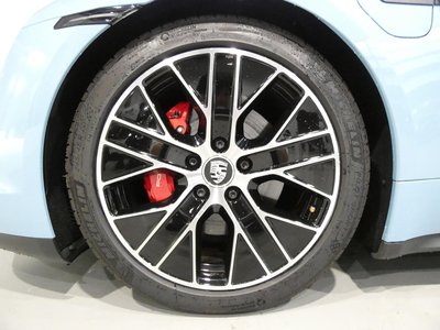 صورة 20 لـ 2021 Porsche TAYCAN