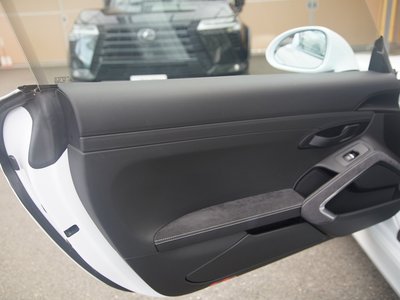 2016 Porsche CAYMAN thumbnail 31