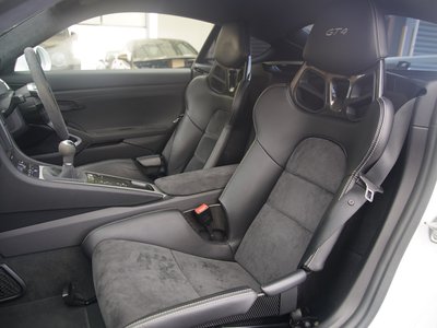 2016 Porsche CAYMAN thumbnail 28