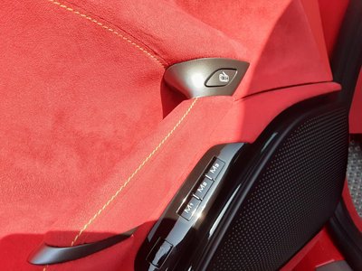 صورة 16 لـ 2021 Ferrari ROMA