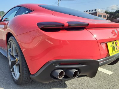 صورة 10 لـ 2021 Ferrari ROMA