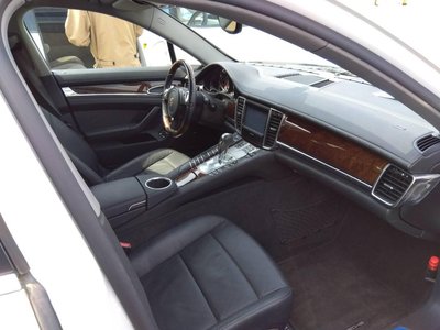2010 Porsche PANAMERA 照片 3