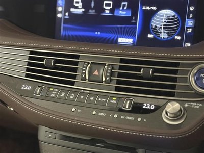 2017 Lexus LS photo 10