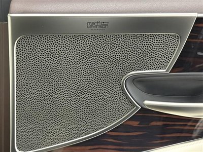 2017 Lexus LS photo 3