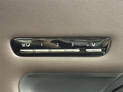 2017 Lexus LS thumbnail 24
