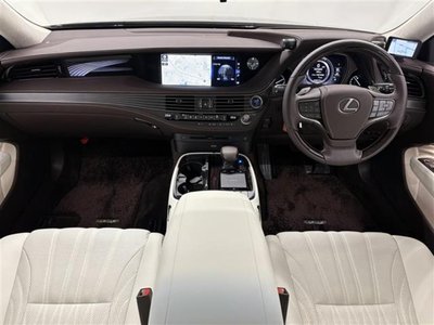 2017 Lexus LS photo 2