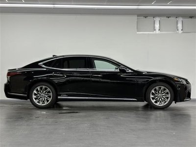 2017 Lexus LS thumbnail 38