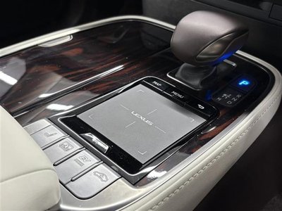 2017 Lexus LS photo 13