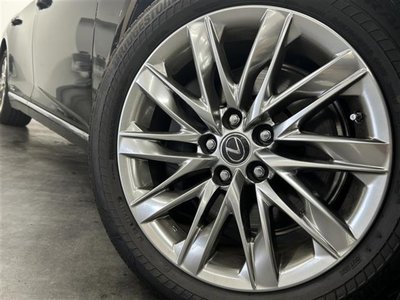 2017 Lexus LS thumbnail 42