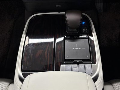 2017 Lexus LS photo 12