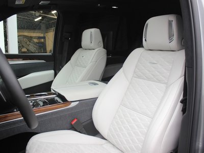 2025 Cadillac ESCALADE photo 4