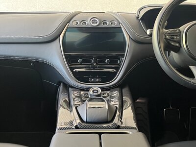 صورة 27 لـ 2024 Aston Martin DBX