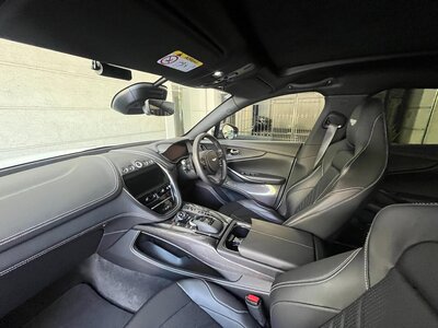 صورة 43 لـ 2024 Aston Martin DBX
