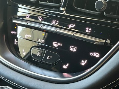 صورة 32 لـ 2024 Aston Martin DBX