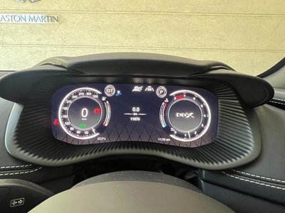 صورة 29 لـ 2024 Aston Martin DBX