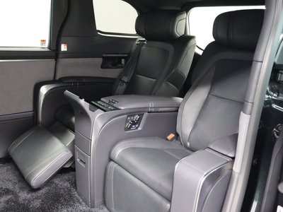 2025 Lexus LM photo 14