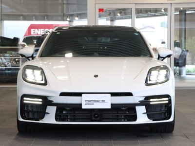 2025 Porsche PANAMERA photo 9