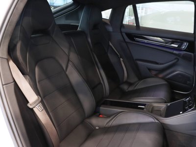 2025 Porsche PANAMERA photo 13