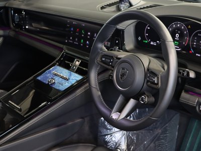 2025 Porsche PANAMERA photo 11