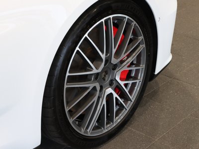 2025 Porsche PANAMERA photo 10
