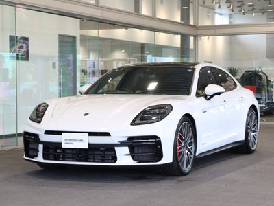 2025 Porsche PANAMERA photo 4