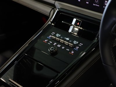 2025 Porsche PANAMERA photo 15
