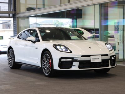 2025 Porsche PANAMERA photo 8