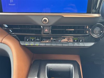 2025 Toyota CROWN ESTATE thumbnail 22