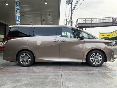 2025 Toyota ALPHARD — фото 9