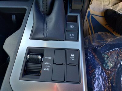 صورة 17 لـ 2024 Toyota LAND CRUISER 250