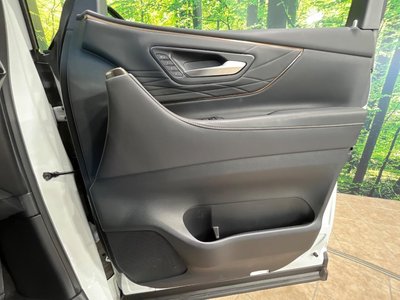 صورة 60 لـ 2025 Toyota ALPHARD