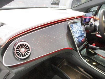 2025 Mercedes-BENZ EQE thumbnail 31