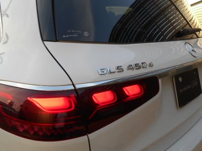 2025 Mercedes-BENZ GLS photo 5