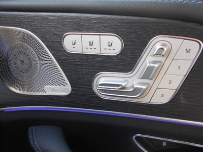 2025 Mercedes-BENZ GLS photo 9