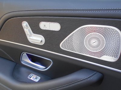 2025 Mercedes-BENZ GLS thumbnail 24