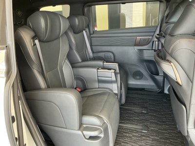 صورة 18 لـ 2024 Toyota ALPHARD