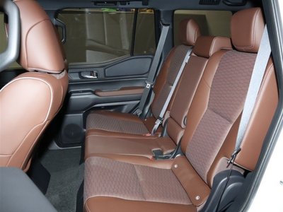 صورة 39 لـ 2024 Toyota LAND CRUISER 250